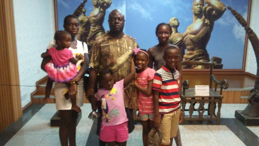 Shopping Mall «Howard and Western Shopping Center», reviews and photos, 7510 N Western Ave, Chicago, IL 60645, USA