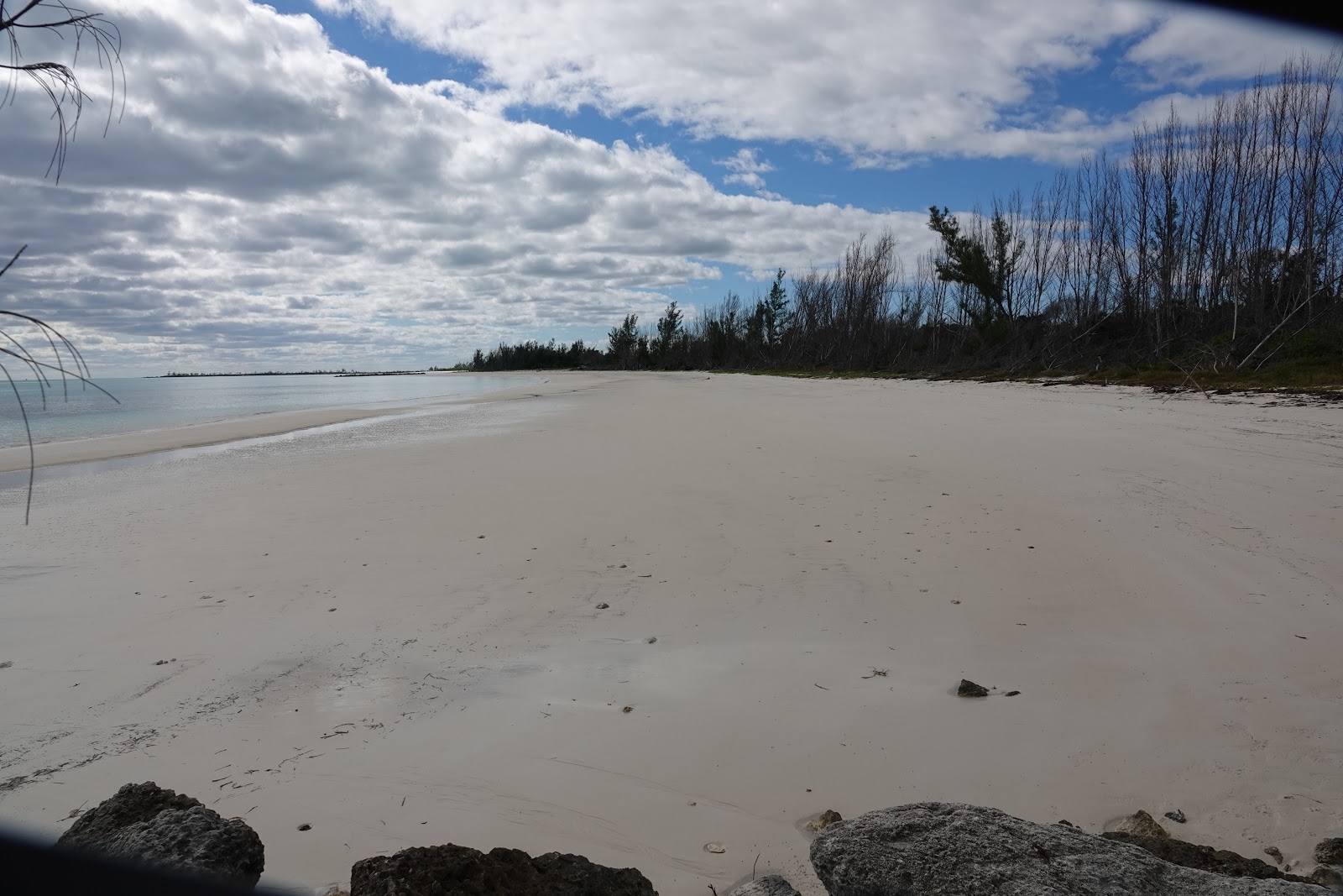 Foto de Barbary beach - lugar popular entre os apreciadores de relaxamento