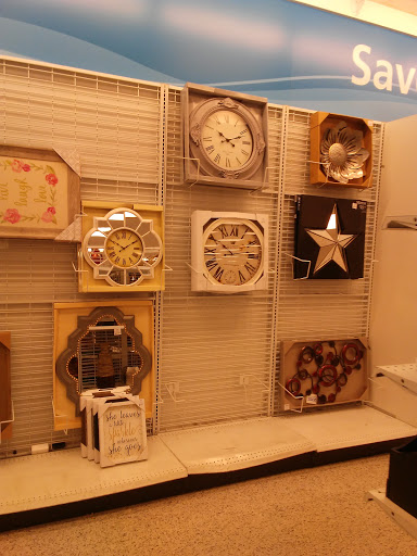 Clothing Store «Ross Dress for Less», reviews and photos, 1580 Foothill Blvd, La Verne, CA 91750, USA