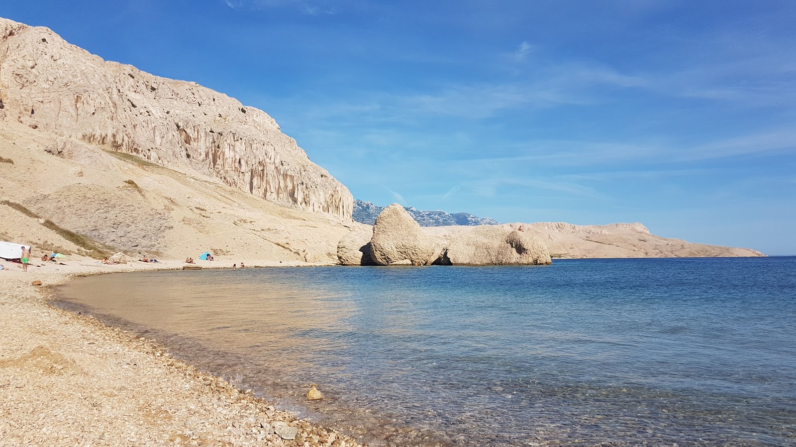 Photo of Beritnica beach backed by cliffs