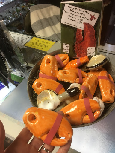 Tobacco Shop «Kittery Discount Smoke Shop», reviews and photos, 99 State Rd, Kittery, ME 03904, USA