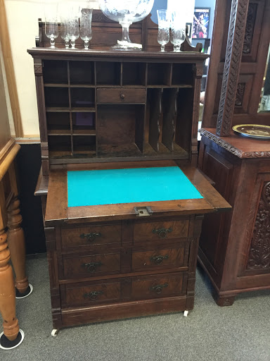 Consignment Shop «Retreat Home & Lifestyle Resale Store», reviews and photos, 1501 US-190, Covington, LA 70433, USA