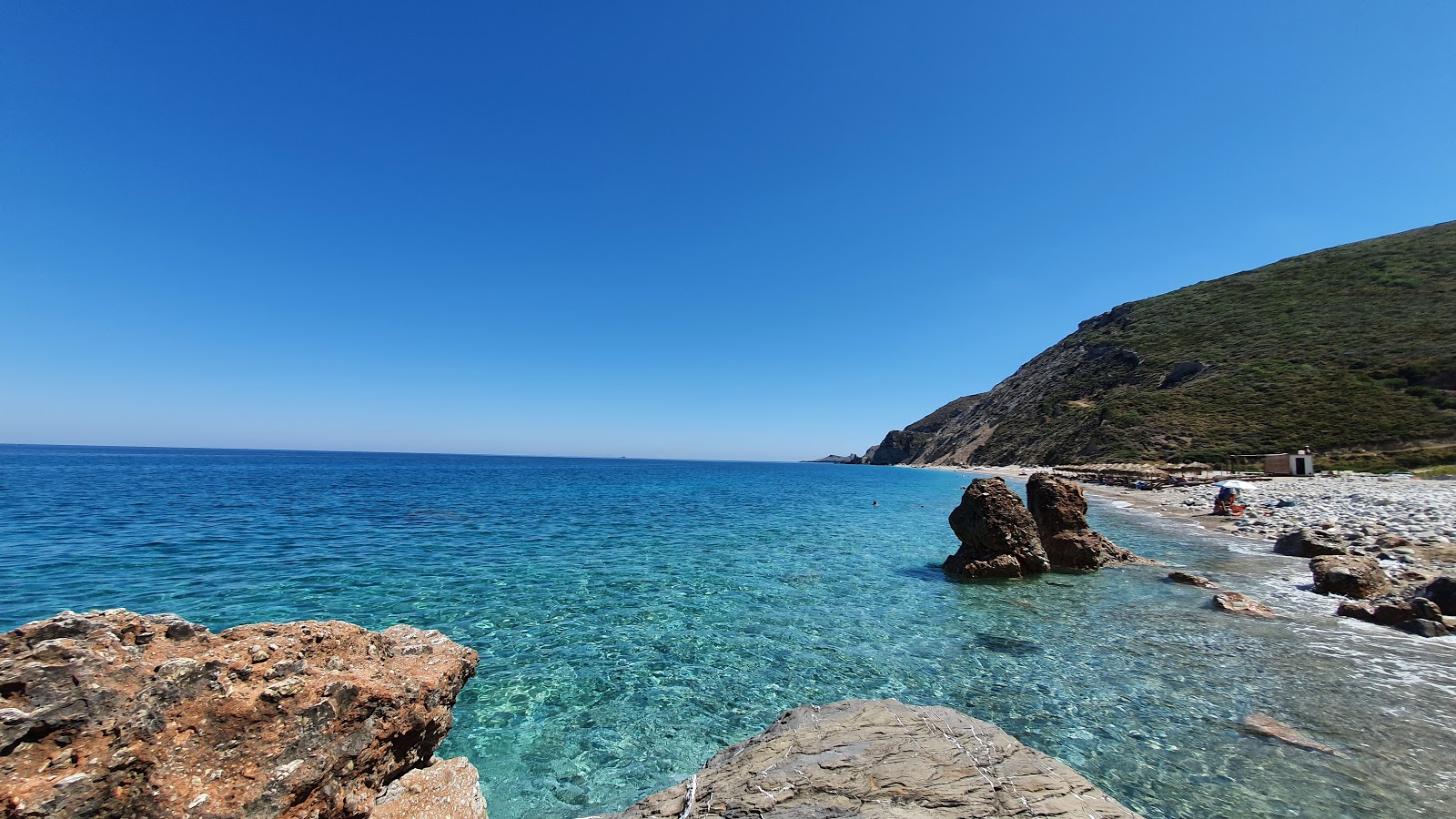 Photo of Kombonada beach with spacious shore