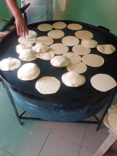 Tortillas Hechas a mano el cuernito