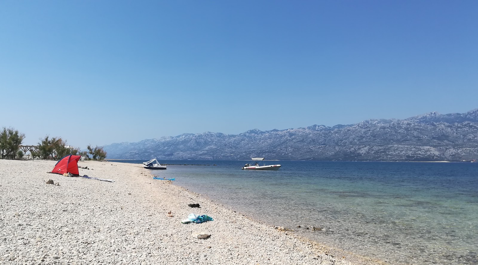 Plaza Razanac'in fotoğrafı hafif çakıl yüzey ile