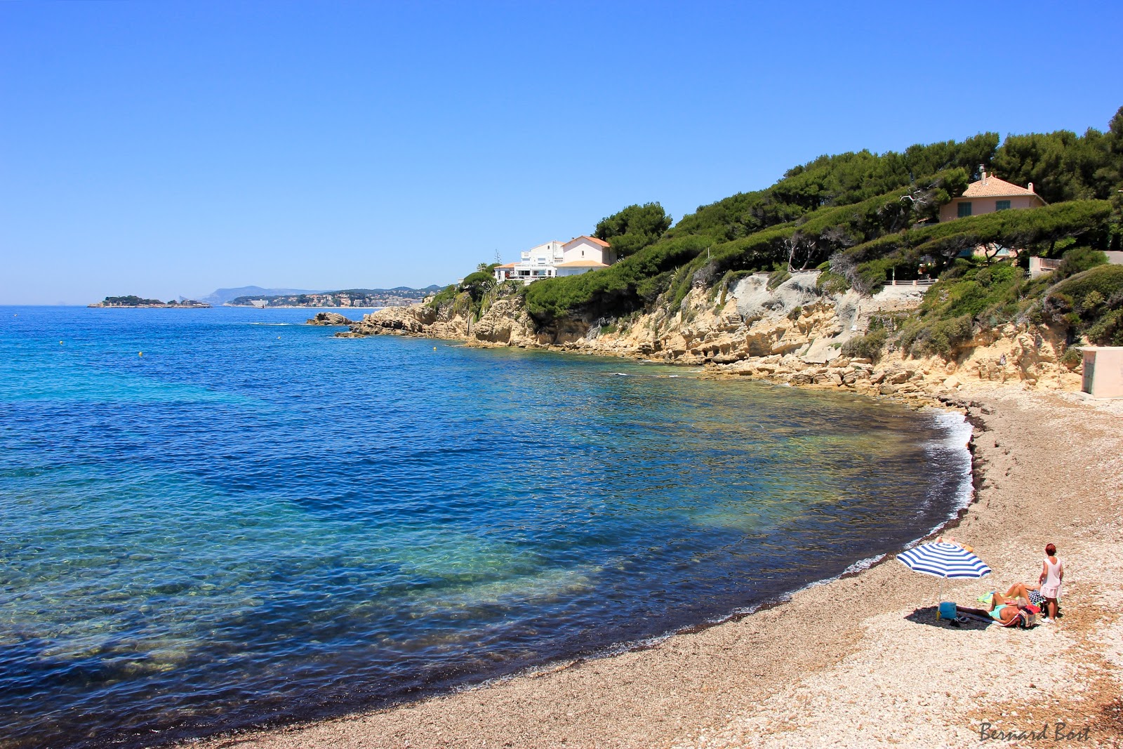 Fotografija Plage de beaucours z sivi kamenček površino