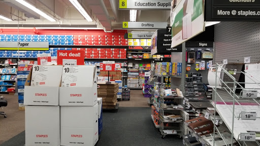 Office Supply Store «Staples», reviews and photos, 2950 Belcrest Center Dr, Hyattsville, MD 20782, USA