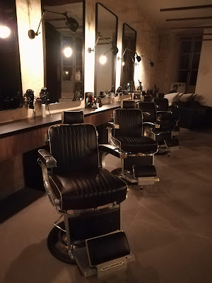The Barber à Versailles