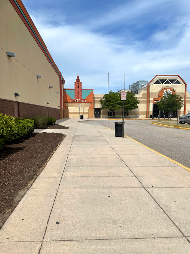 Movie Theater «Regal Cinemas Southpark Mall 16», reviews and photos, 300 Southpark Cir, Colonial Heights, VA 23834, USA