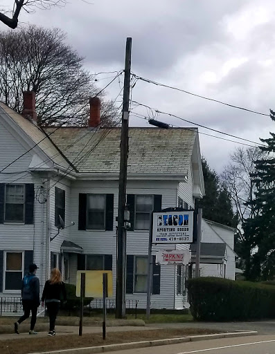 Sporting Goods Store «Beacon Sporting Goods», reviews and photos, 1240 Furnace Brook Pkwy, Quincy, MA 02169, USA