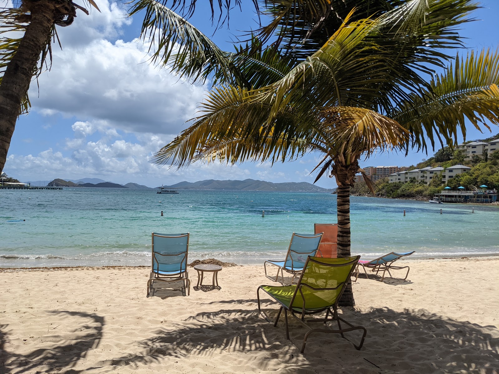 Foto av Coki beach och bosättningen