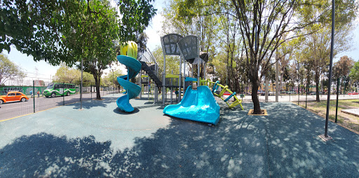 Parque de juegos infantiles Canal Río Churubusco