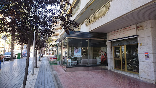 Perruqueria Estil Jove Carrer de la Ciutat de Reus, 2, 43840 Salou, Tarragona, España