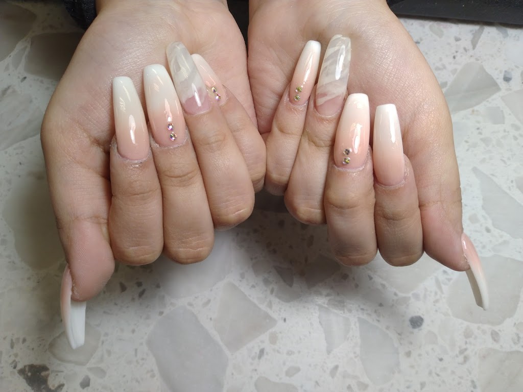 Kim Nails Anderson, IN 46013 Services and Reviews