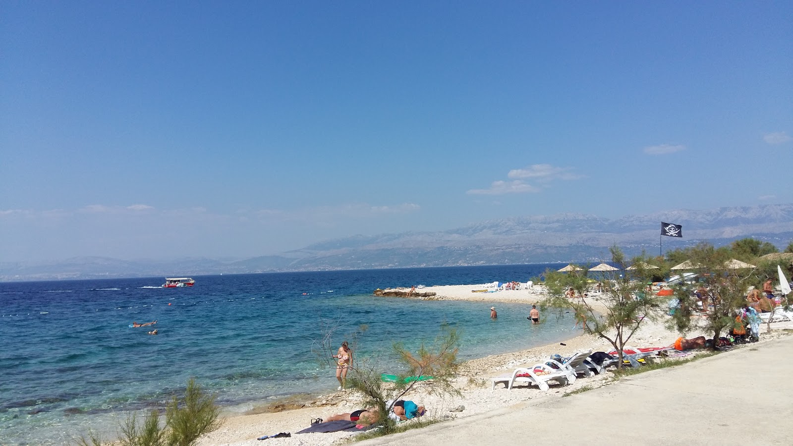 Foto von Tri Mosta II beach und die siedlung