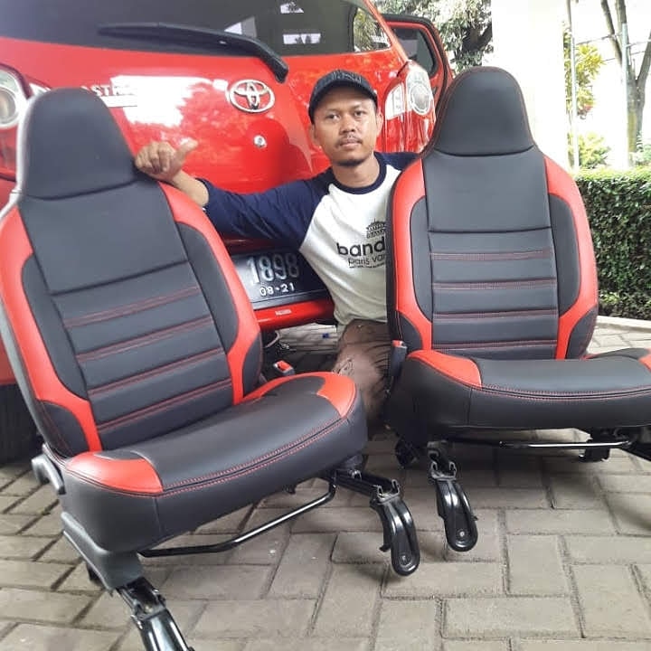 Hendra Bungkus Jok Mobil Bandung