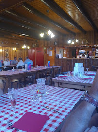 Atmosphère du Restaurant français Bar Restaurant La Grange à Fontcouverte-la-Toussuire - n°4