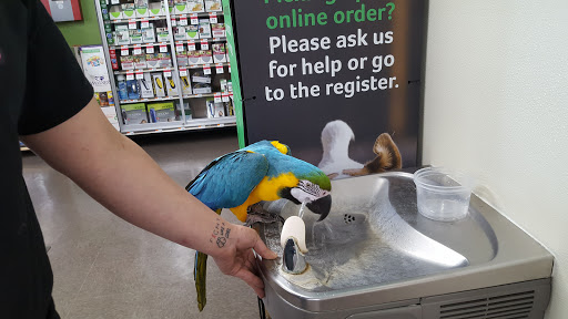 Pet Supply Store «Pet Supplies Plus», reviews and photos, 1791 W Columbia Ave, Battle Creek, MI 49015, USA