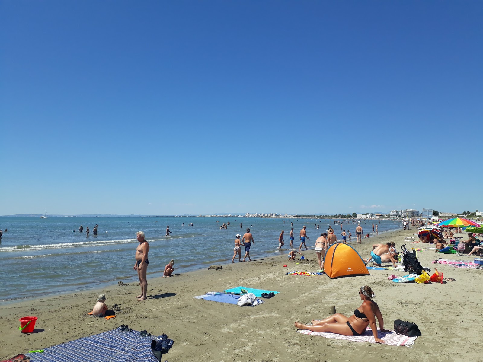 Le Grau-du-Roi beach'in fotoğrafı - rahatlamayı sevenler arasında popüler bir yer