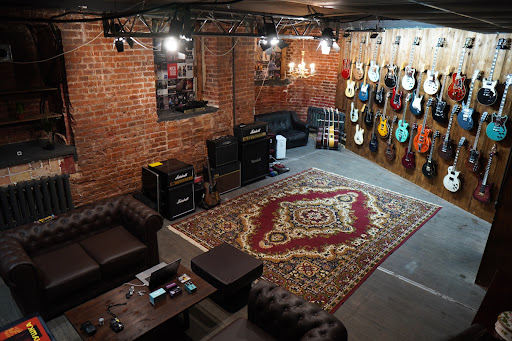 Mainstage Guitar Showroom