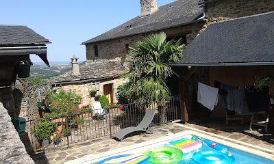 Gîte "Les Glycines" à Laval-Roquecezière