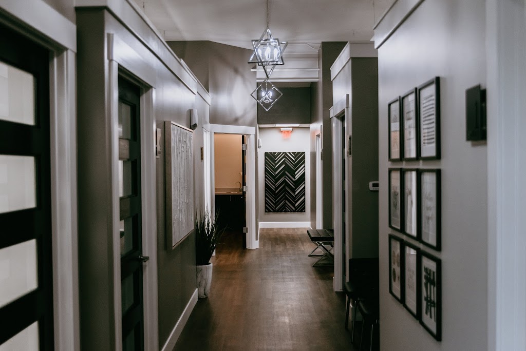 Ivy Lane Salon Studios 68516