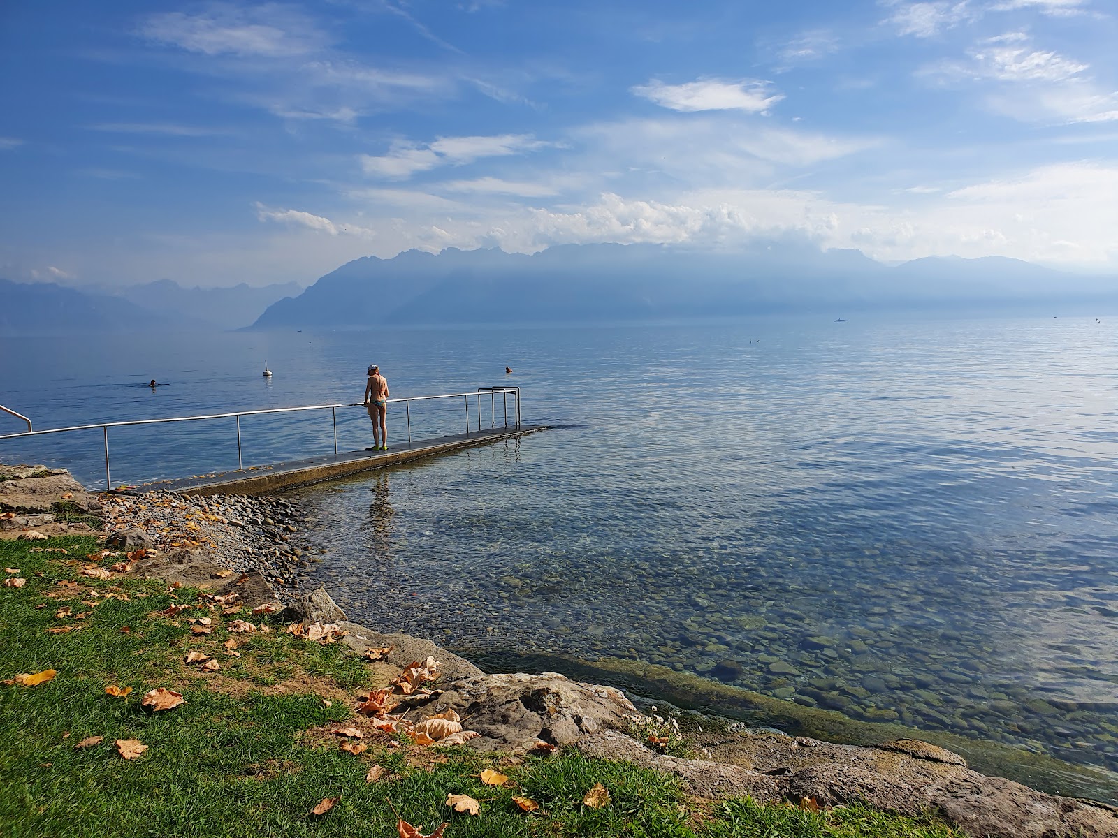 Plage de Paudex'in fotoğrafı düz bir kıyı şeridi ile birlikte