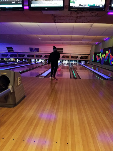 Bowling Alley «Colerain Bowl - Sports Bar - Craft Beer - Lottery - Birthday Parties - Meeting Rooms», reviews and photos, 9189 Colerain Ave, Cincinnati, OH 45251, USA