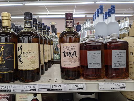 Beer Store «Family Beer & Liquor Store», reviews and photos, 20200 US Rte 20 Frontage Rd, East Dubuque, IL 61025, USA