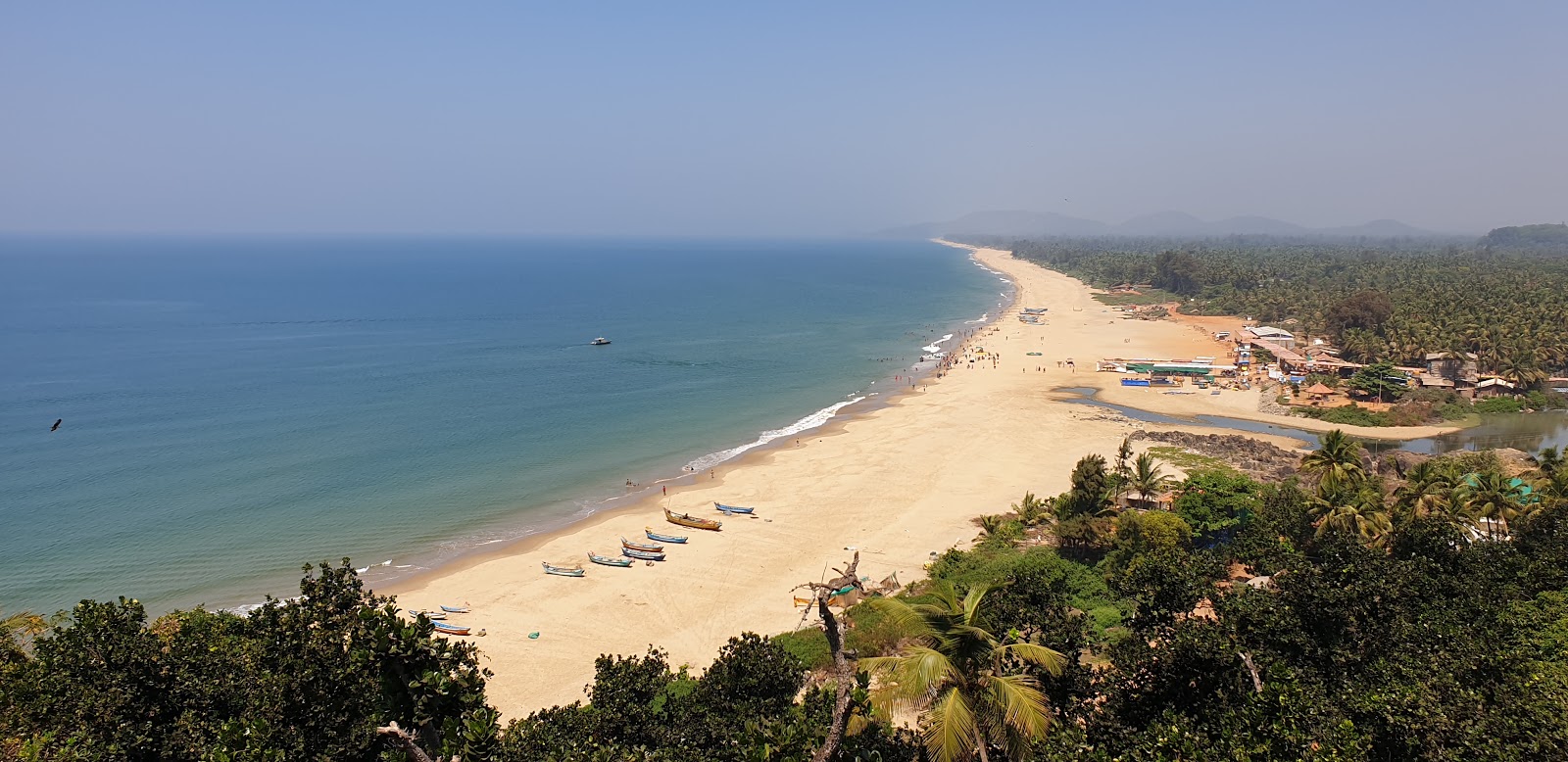 Gokarna Main Beach的照片 带有碧绿色水表面