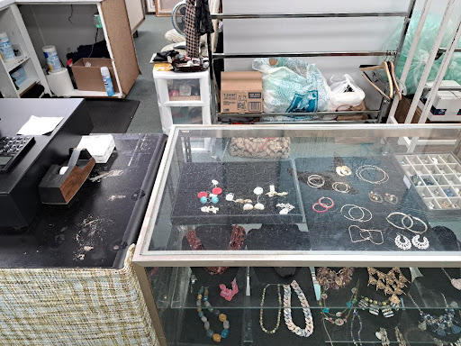 Thrift Store «VNA Hidden Treasures», reviews and photos, 656 21st St, Vero Beach, FL 32960, USA