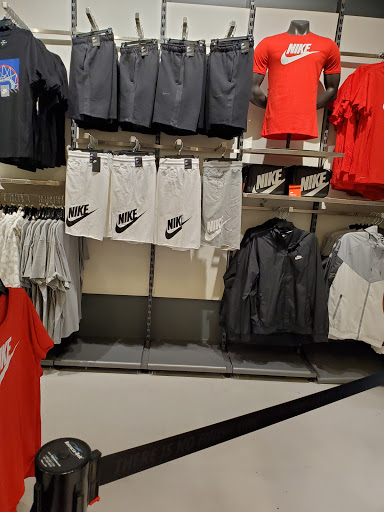 Clothing Store «Nike Factory Store», reviews and photos, 7000 Arundel Mills Cir #372, Hanover, MD 21076, USA