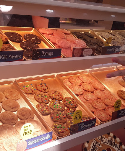 Shopping Mall «Oxmoor Center», reviews and photos, 7900 Shelbyville Rd, Louisville, KY 40222, USA