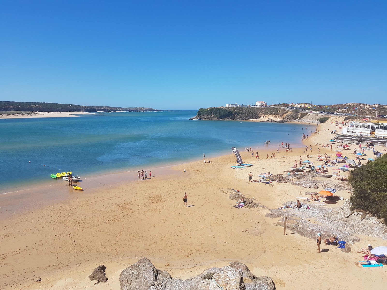 Fotografija Praia da Franquia z prostoren zaliv