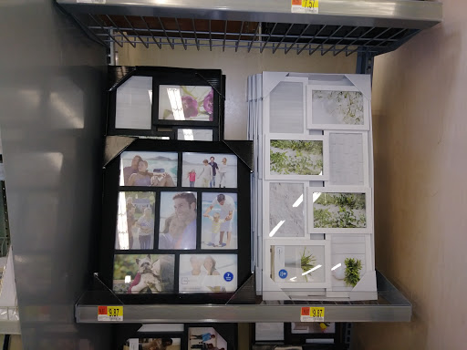 Shopping Mall «Lakeshore Crossing Shopping Center», reviews and photos, 410 Shallowford Rd, Gainesville, GA 30504, USA