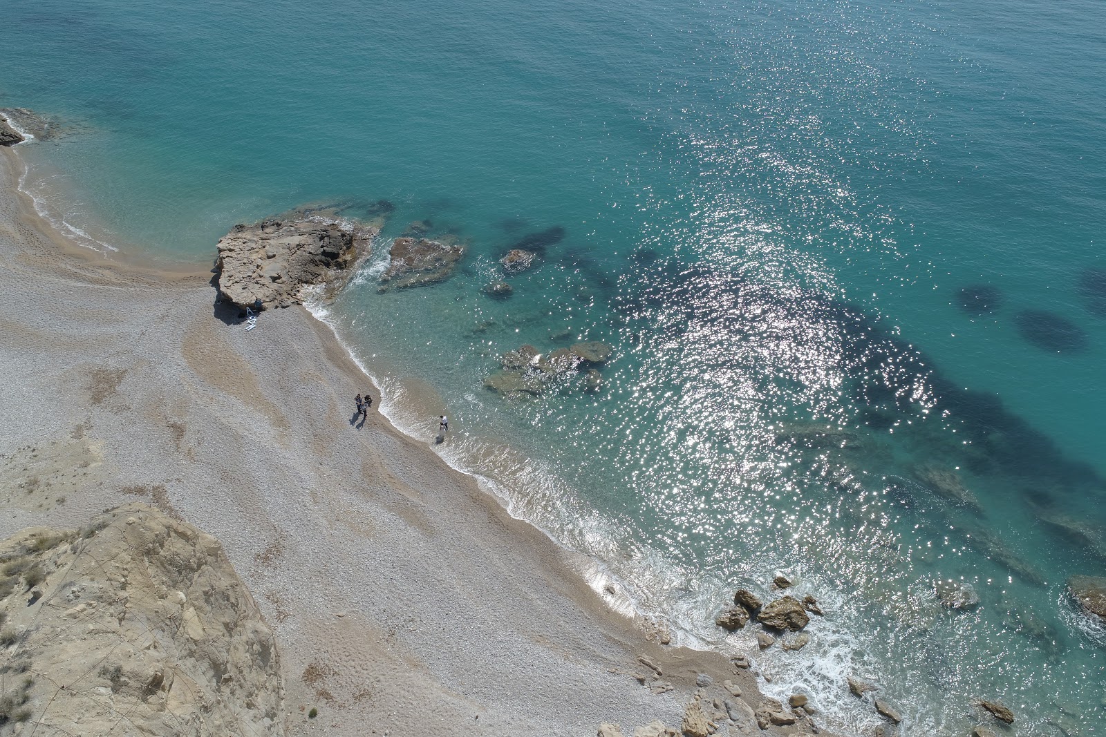 Zdjęcie Playa la Caleta z powierzchnią turkusowa czysta woda