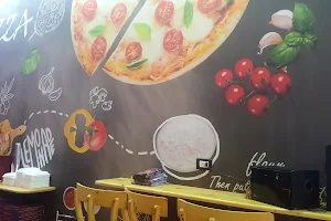 Ebn Hamedo Pizza image