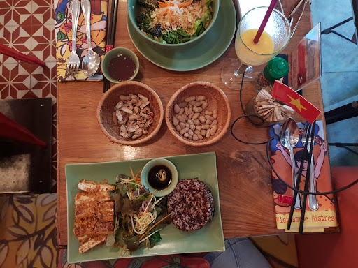 Restaurants with live music in Ho Chi Minh