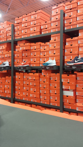 Sporting Goods Store «Nike Factory Store», reviews and photos, 5195 Factory Shops Blvd, Ellenton, FL 34222, USA