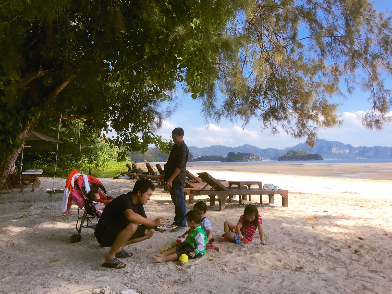 Foto av Antosil Beach med hög nivå av renlighet