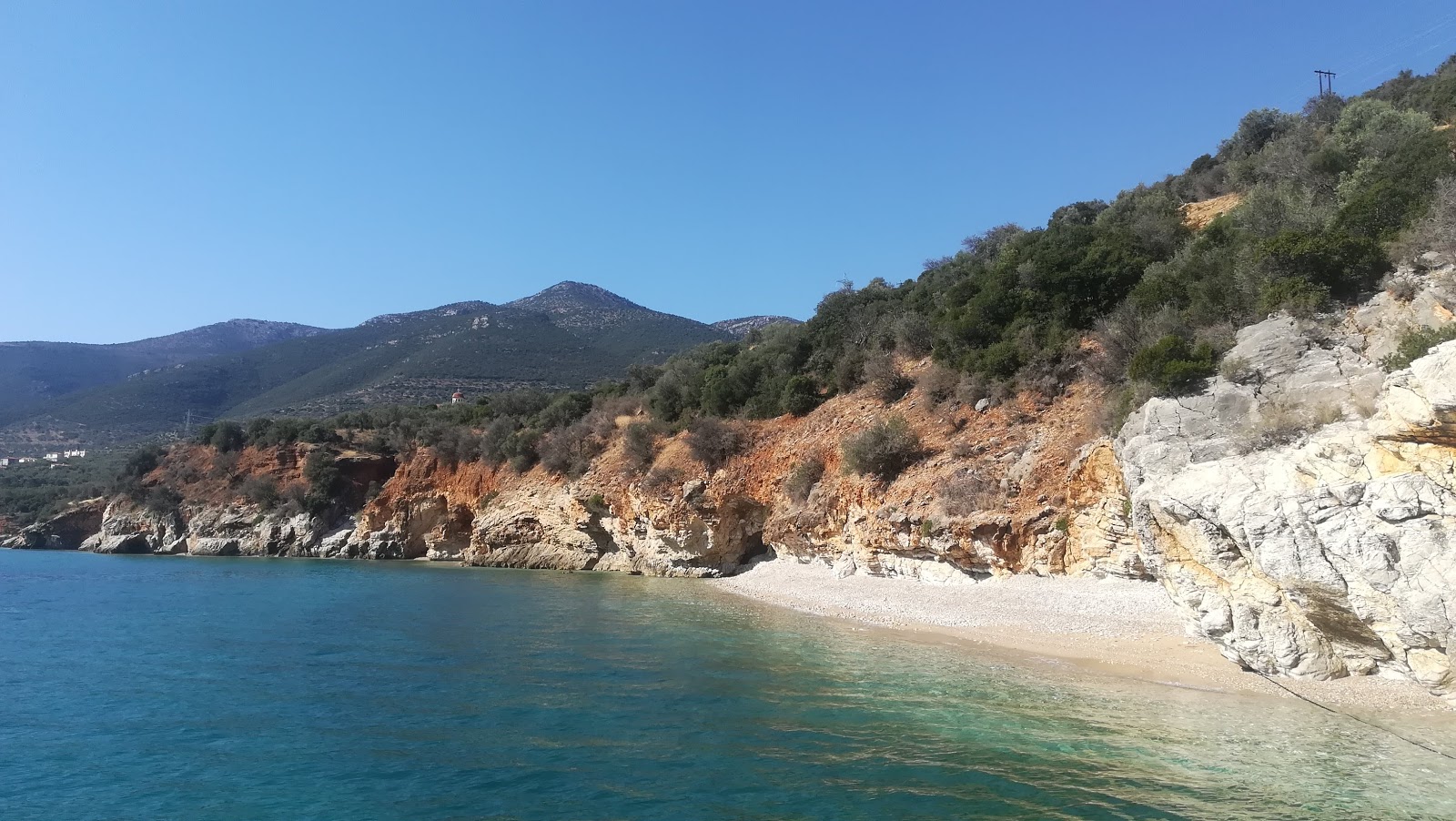 Papadimitriou beach的照片 带有碧绿色纯水表面