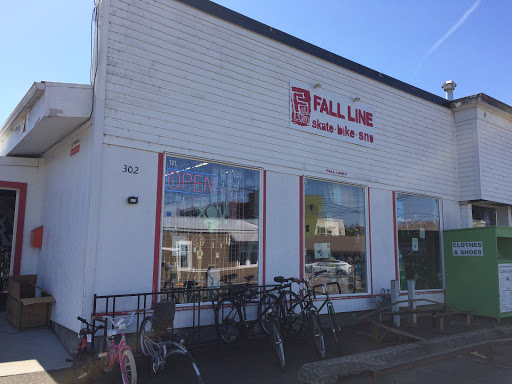 Skate Shop «Fall Line», reviews and photos, 302 Lewis St, Silverton, OR 97381, USA