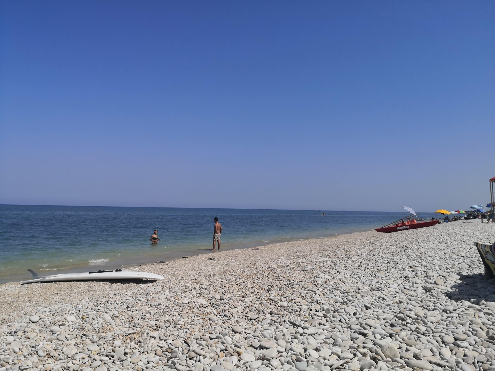 Foto de Spiaggia di Fossacesia Marina - lugar popular entre os apreciadores de relaxamento