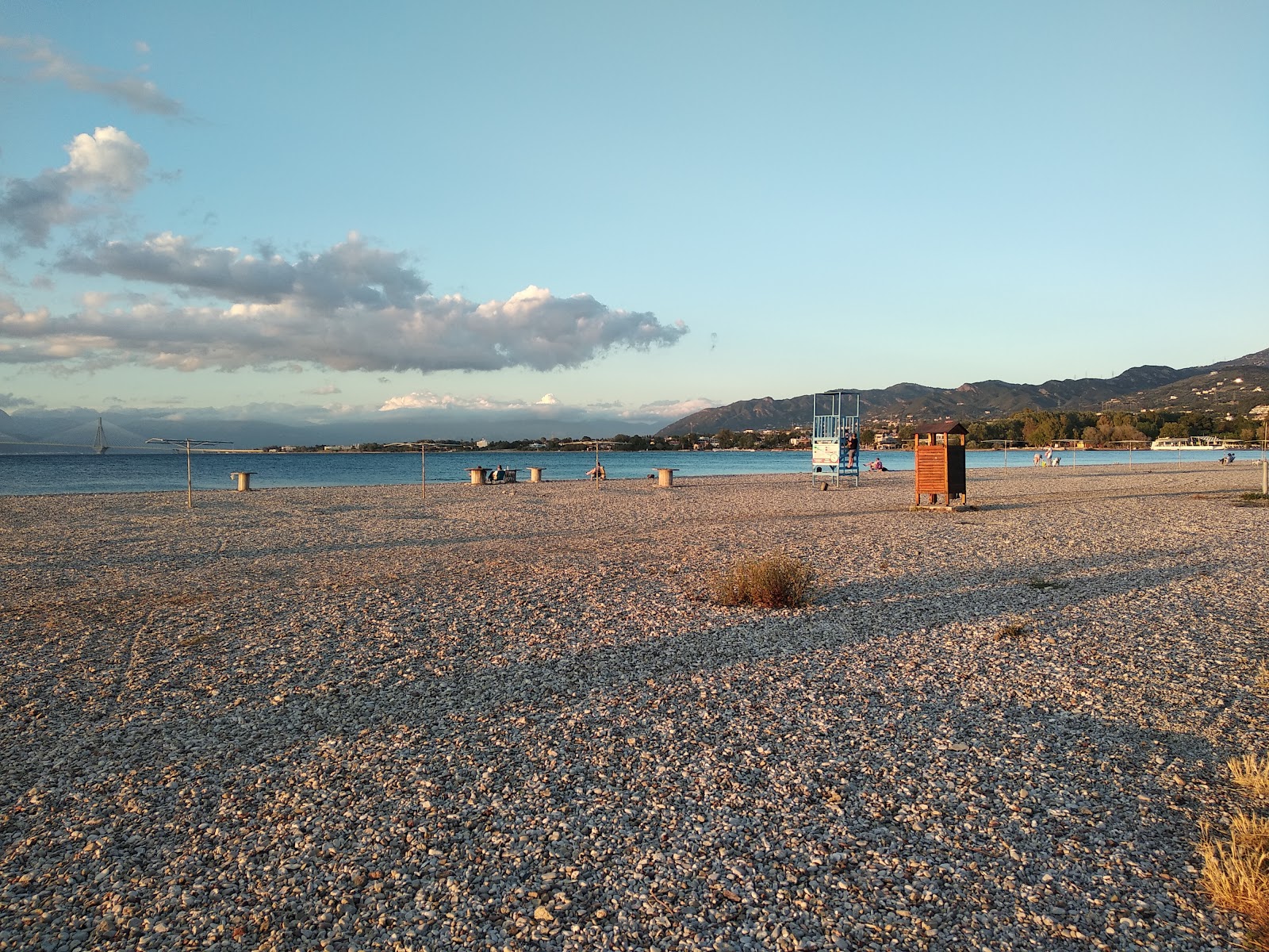 Photo of Pátras beach and the settlement