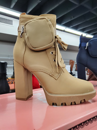 Shoe Store «SHOE! TIME 87», reviews and photos, 8533 S Cottage Grove Ave, Chicago, IL 60619, USA