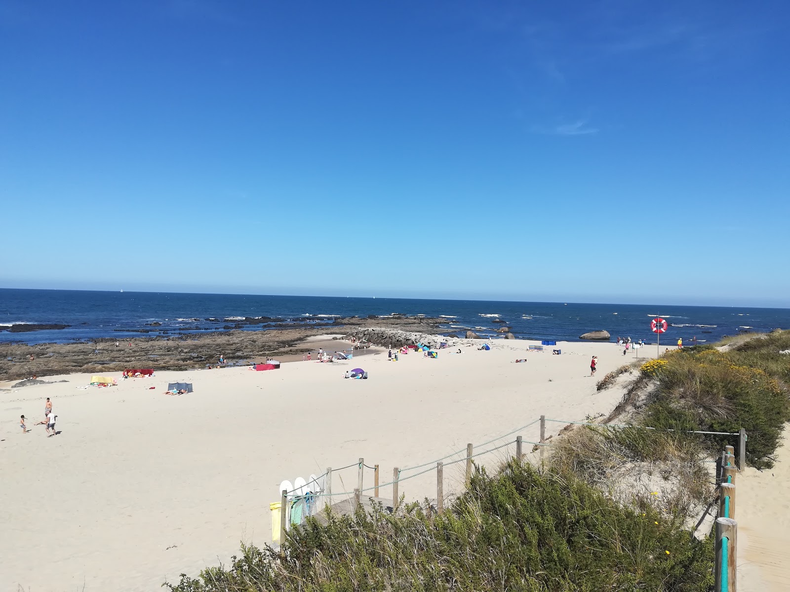 Foto di Praia de Carreco con una superficie del sabbia beige