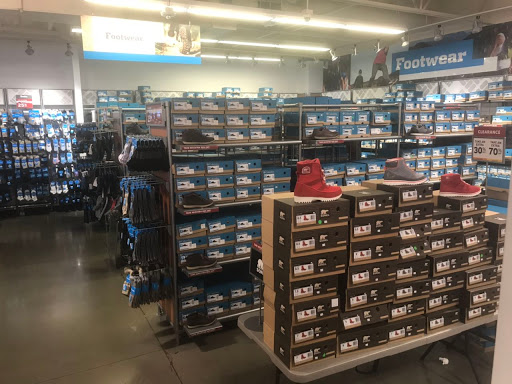Sportswear Store «Columbia Sportswear Outlet Store», reviews and photos, 3170 Livermore Outlets Dr #420, Livermore, CA 94551, USA