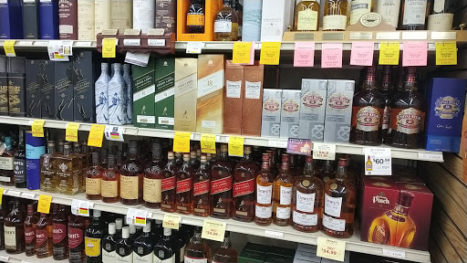 Liquor Store «Plainsboro Wine & Liquor», reviews and photos, 10 Schalks Crossing Rd #7, Plainsboro Township, NJ 08536, USA