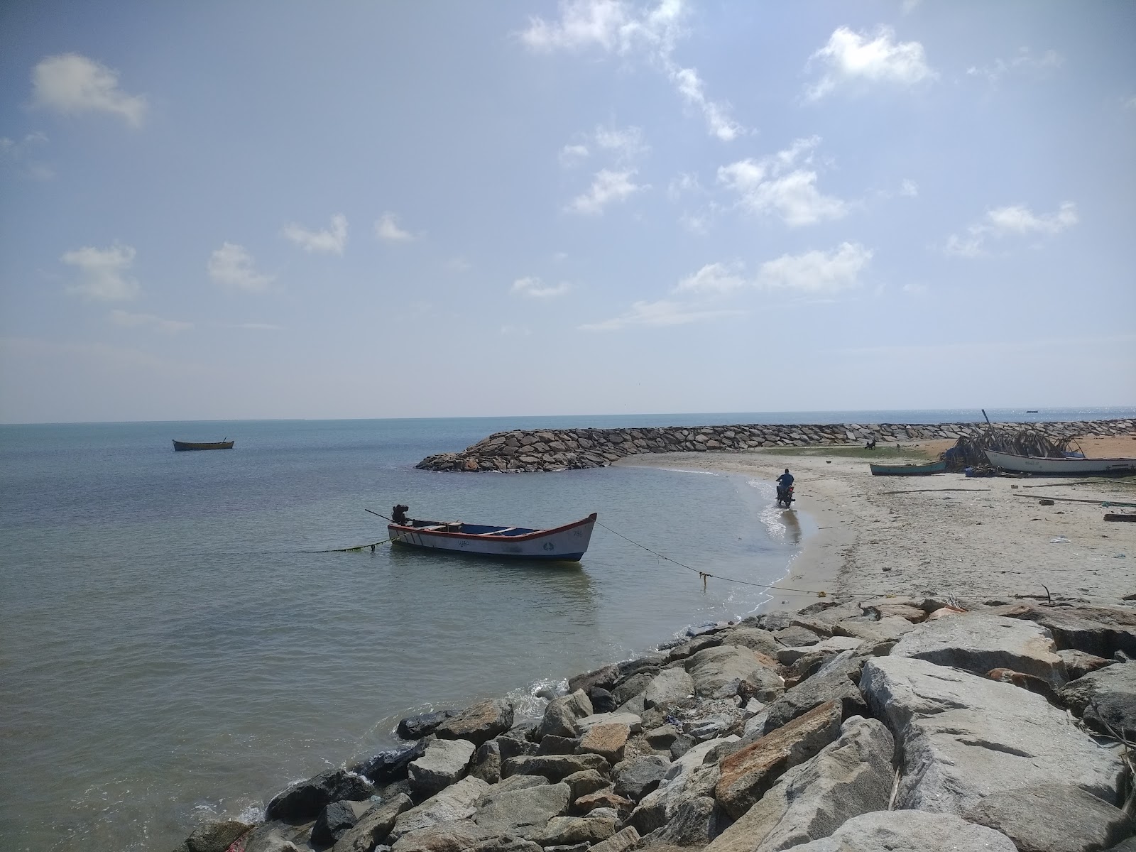 Seeni Appa Dargha Beach'in fotoğrafı geniş plaj ile birlikte