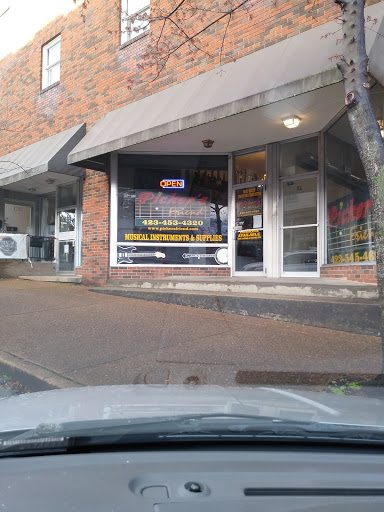 Legends Guitar Shop in Englewood, Tennessee